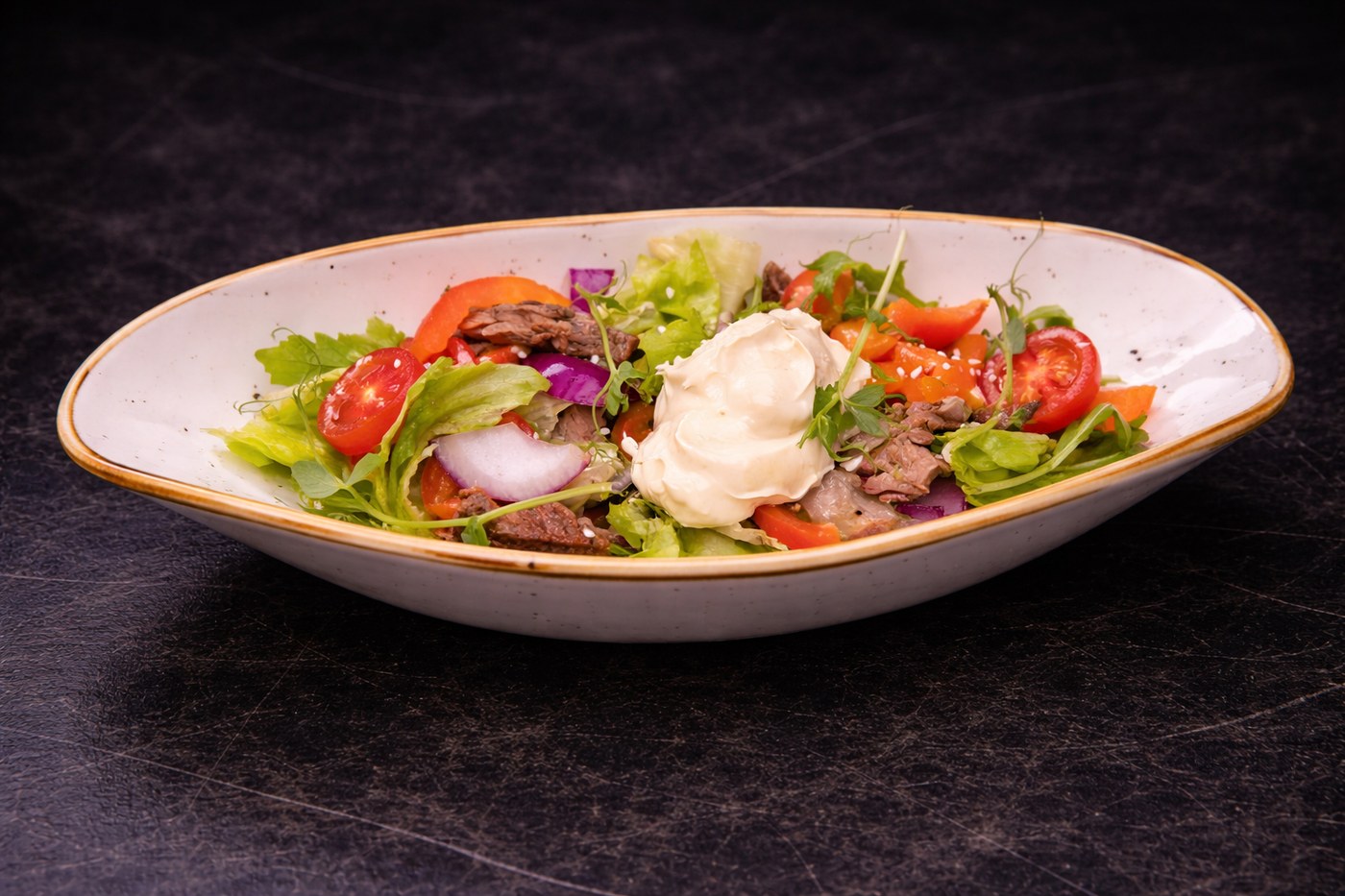Салат с рваной говядиной
