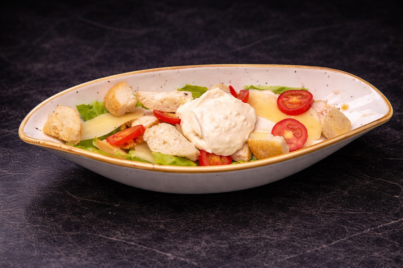 Салат Цезарь с курицей